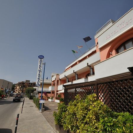 Hotel Mistral マリーナ・ディ・カンポ エクステリア 写真
