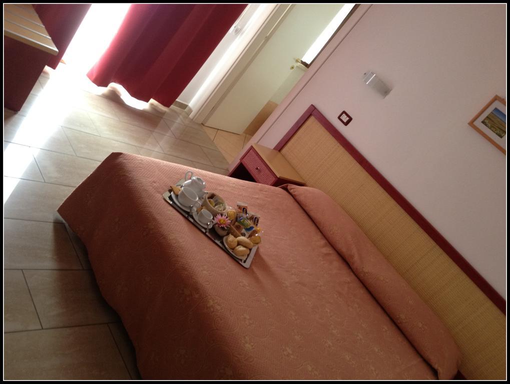 Hotel Mistral マリーナ・ディ・カンポ エクステリア 写真
